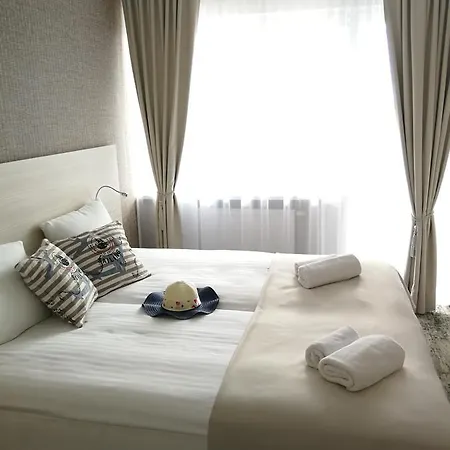 Nest Homestay *