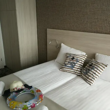 Nest Проживание в семье Унесьце