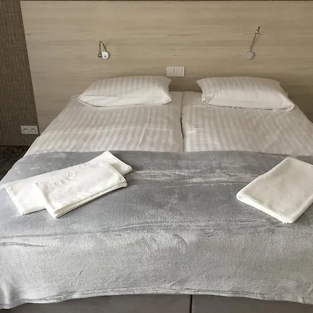 홈스테이 Nest Unieście