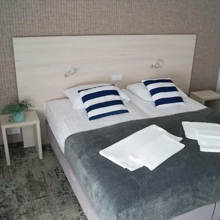Nest Homestay Uniescie